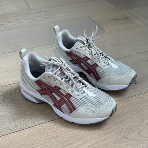 Asics Gel-1090 Women’s Size 8 Cream and Burgundy Sneakers